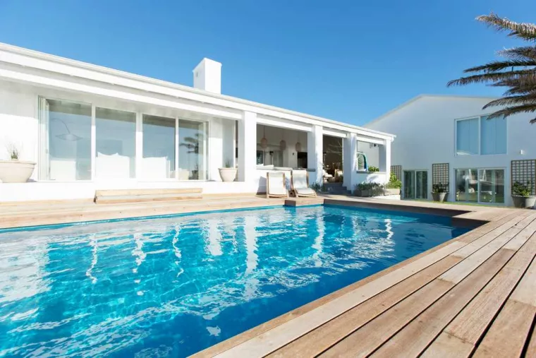À qui s'adresser pour construire un pool house en parpaing ?, Marseille, MHK Rénovation